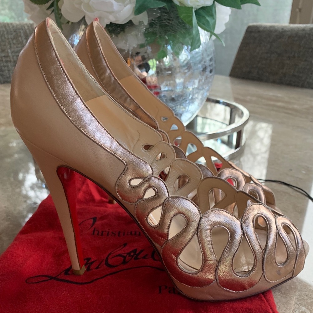 Amazing Christian Louboutin heels in blush/cream